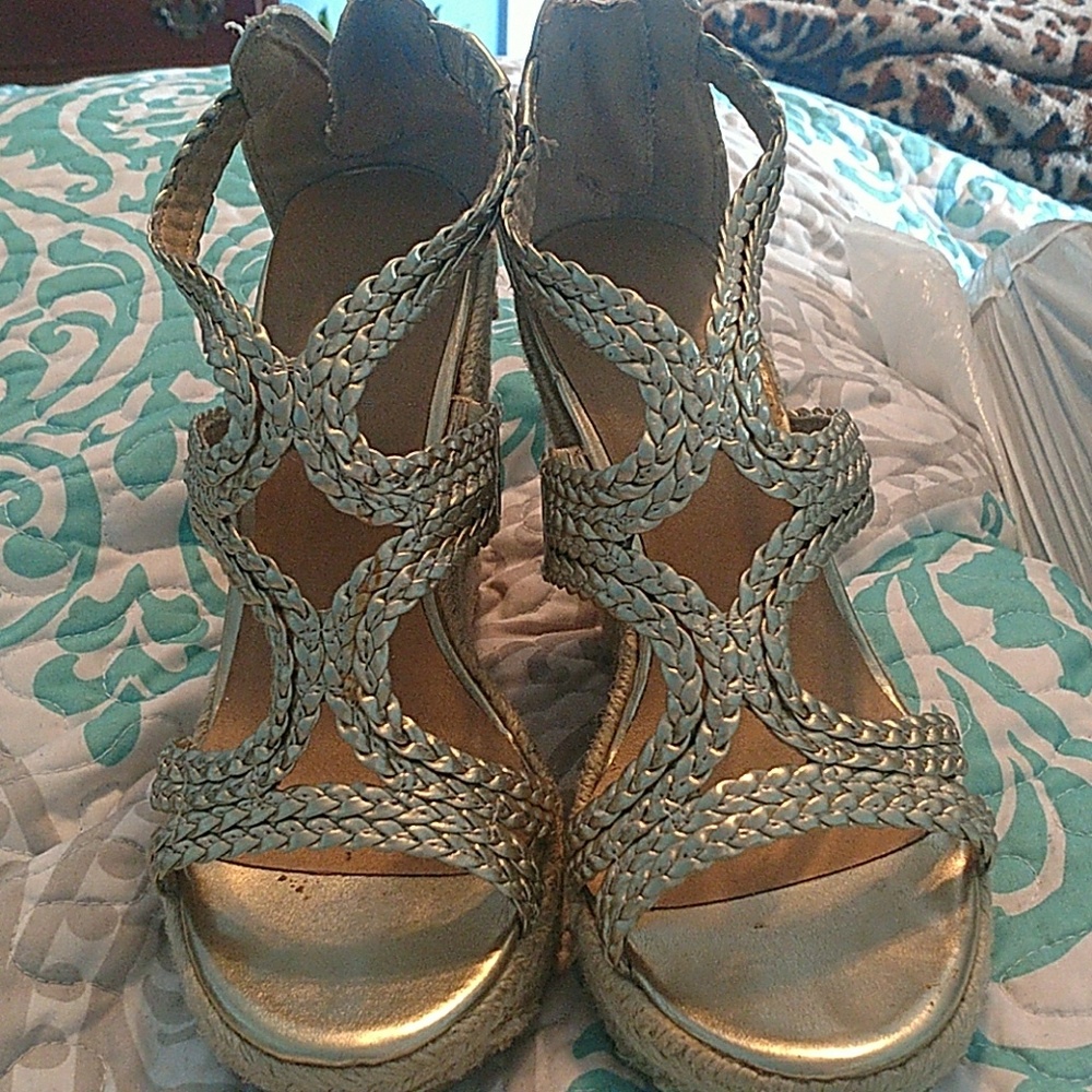 Gold wedges
